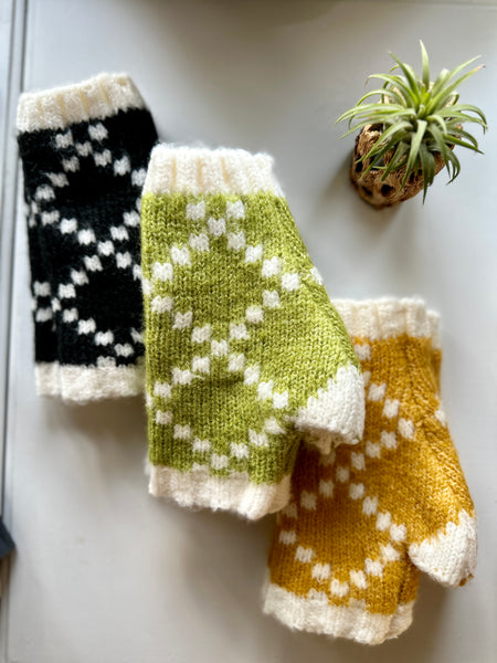 Ultra Soft Diamond Cut Knit Hand Warmer/ Argyle Fingerless Gloves