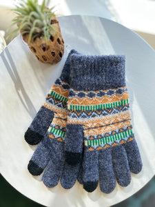 Beautiful Aztec Knit Smart Touch Gloves