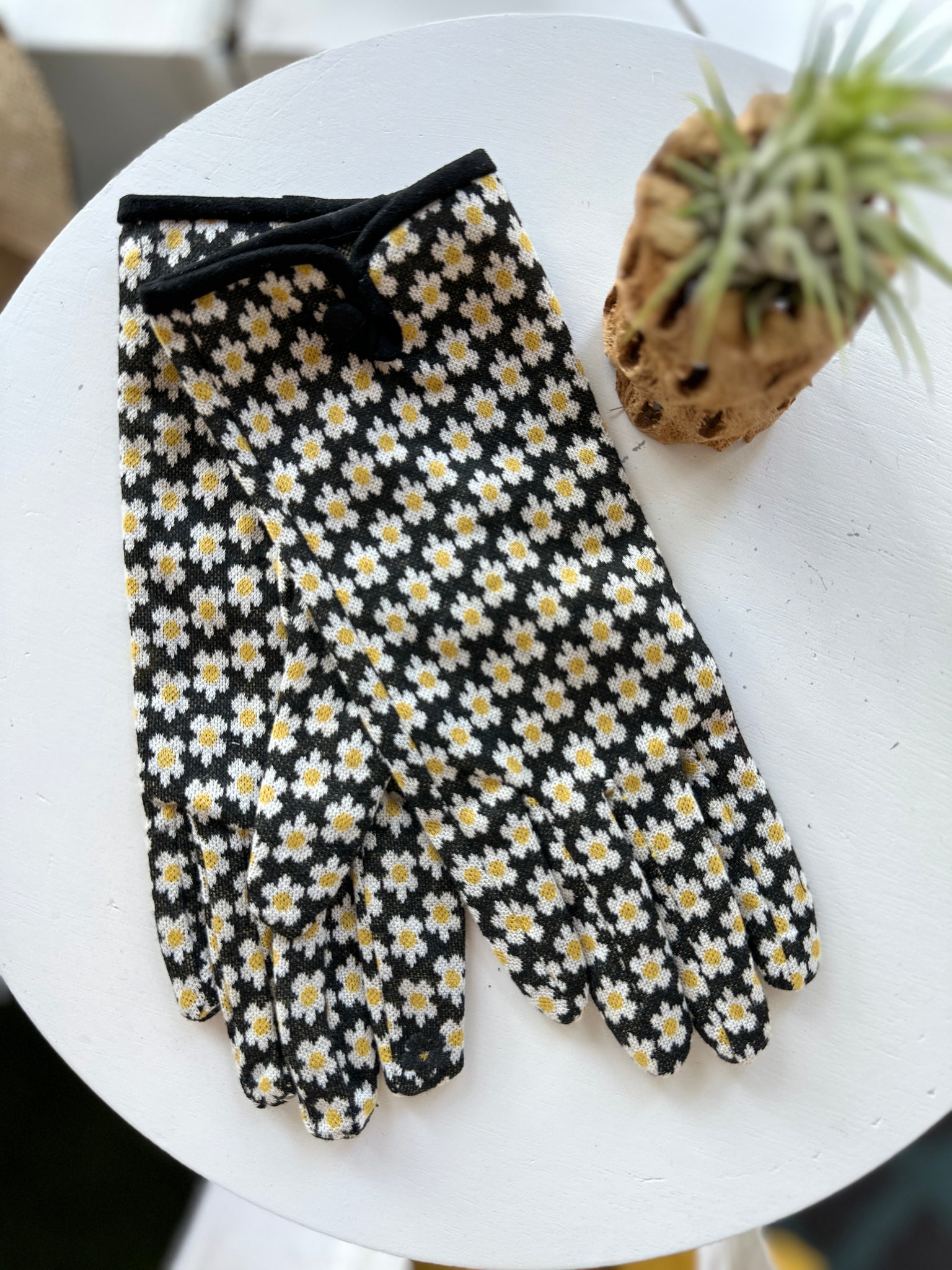 Daisy Flowers Printed Knit Texting Gloves