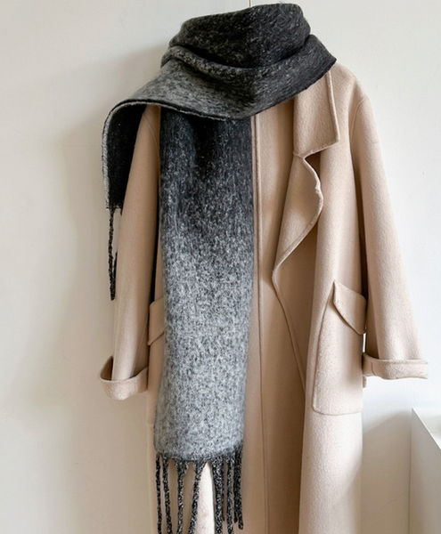 Pente Scarf: Gradient Fringe Blanket Scarf