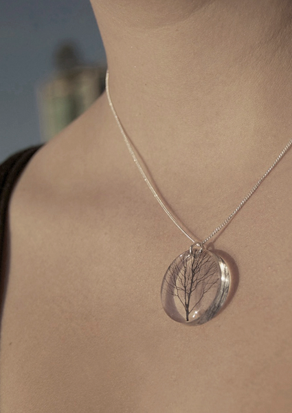 Round Crow Pendant Necklace