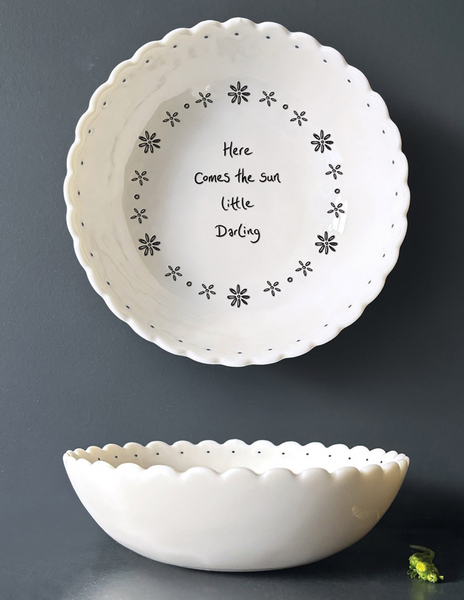 Porcelain Sweet Scallop Bowl w/ Illustration
