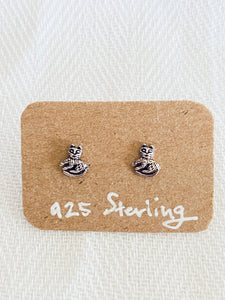 Cute Sitting Kitty 925 Sterling Silver Stud Earrings