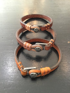 Star button leather bracelet
