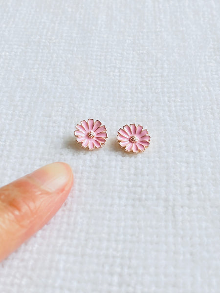 Pink Daisy Stud earrings